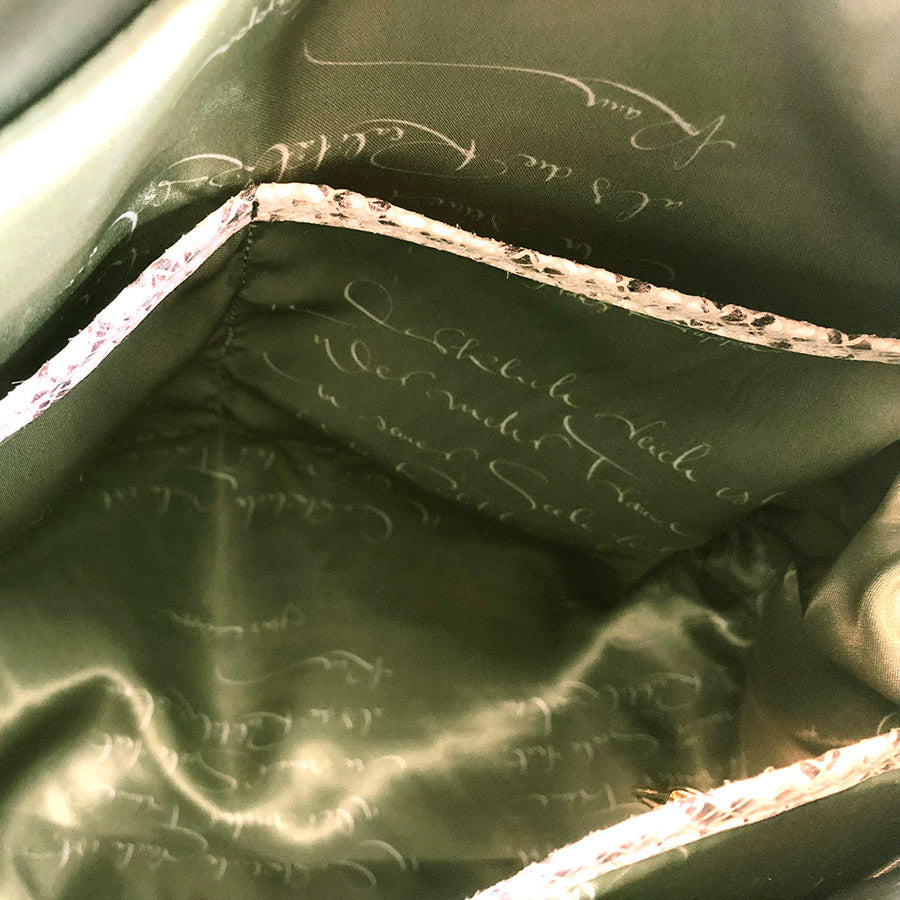 Handtasche aus veganem Leder in Oliv und Snake-Optik mit Innenfächern