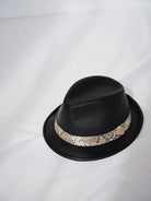 Anne_Schollenberger_hat_black