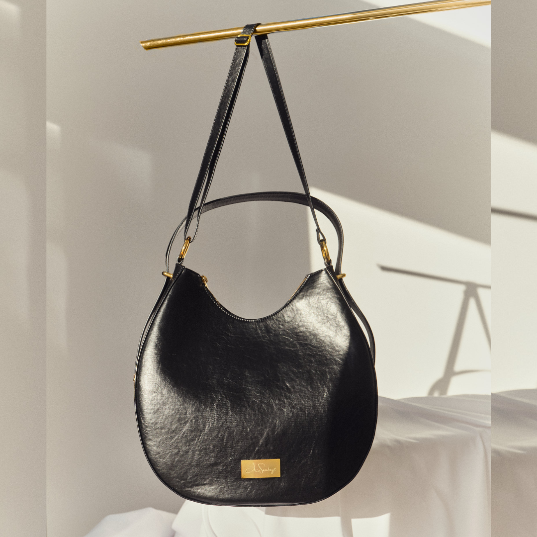 Tasche Yve als Crossbody Bag in schwarz