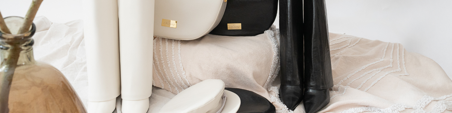 Ensembles Yve in schwarz und in creme